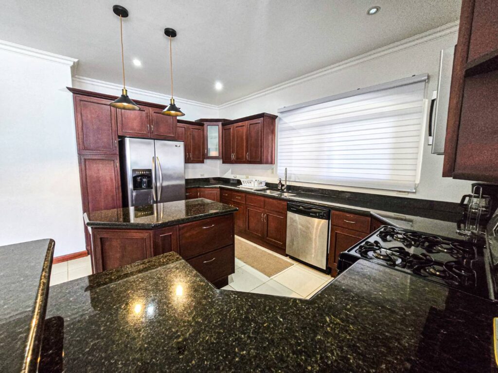 3-Bedroom Condo for Rent in Herradura with Jacuzzi Tub, Los Sueños, Costa Rica — photo 3