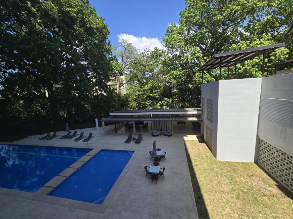 2-Bedroom Condo for Rent in Jaco with Pool and Gym, Jacó, Costa Rica — photo 1