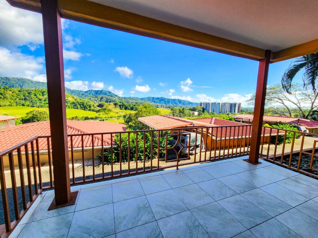 3-Bedroom Two-Story Home for Rent in Jaco with Mountain View, Jacó, Costa Rica — photo 5