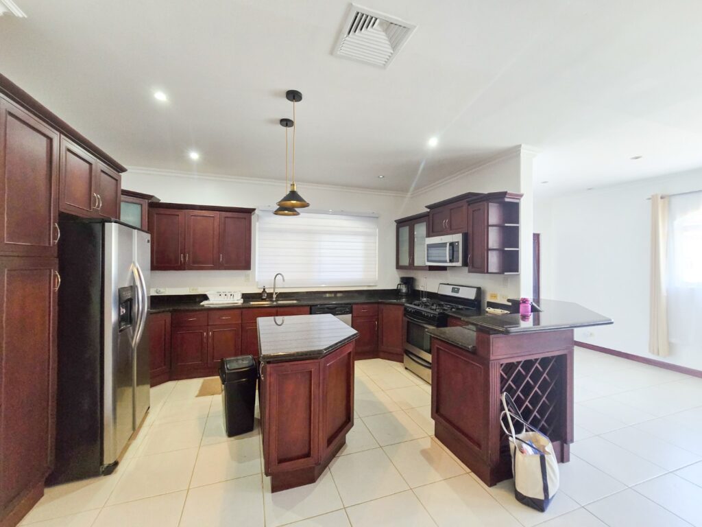3-Bedroom Condo for Rent in Herradura with Jacuzzi Tub, Los Sueños, Costa Rica — photo 4