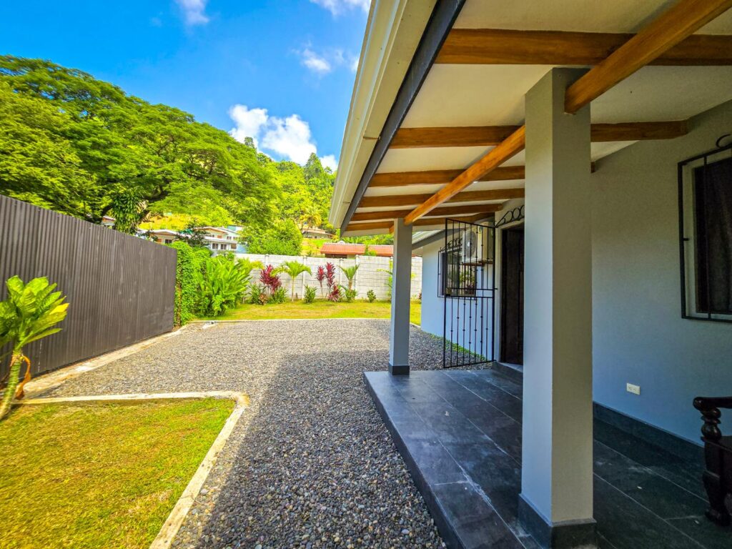 3-Bedroom House for Rent in Playa Hermosa with Garden, Jacó, Costa Rica — photo 3